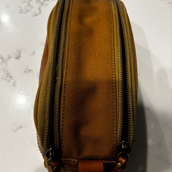 Orvis Tan and Brown Toiletry Bag - Picture 7 of 11